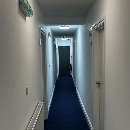 Hotel The Bank à Barking  Extérieur photo