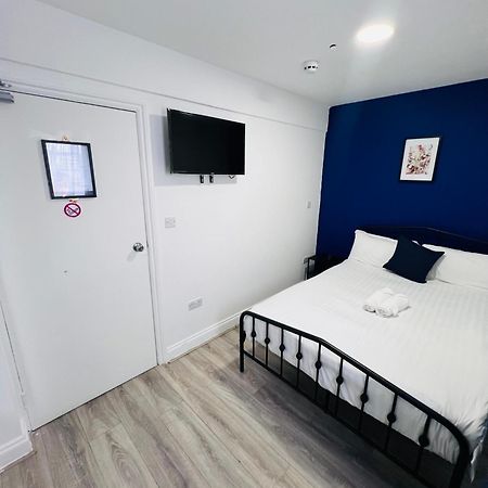 Hotel The Bank à Barking  Extérieur photo