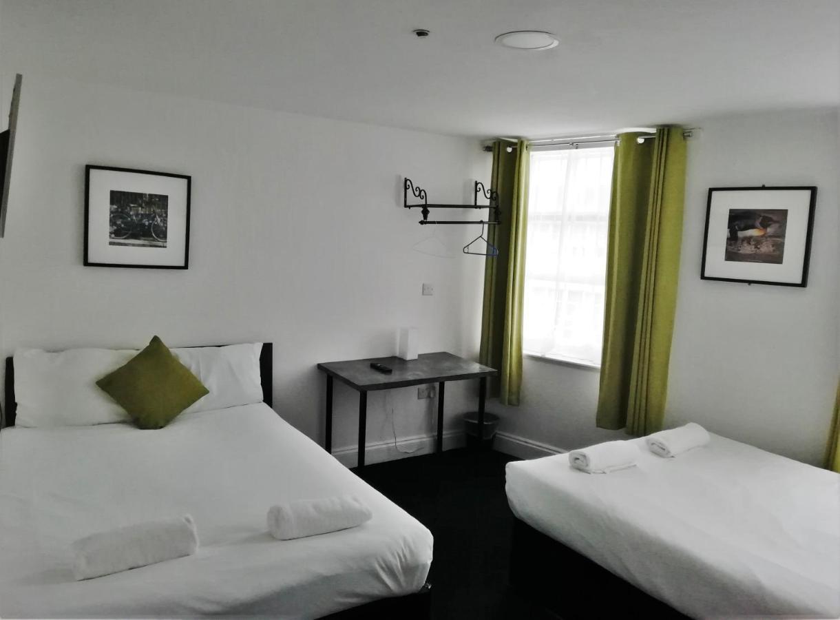 Hotel The Bank à Barking  Extérieur photo