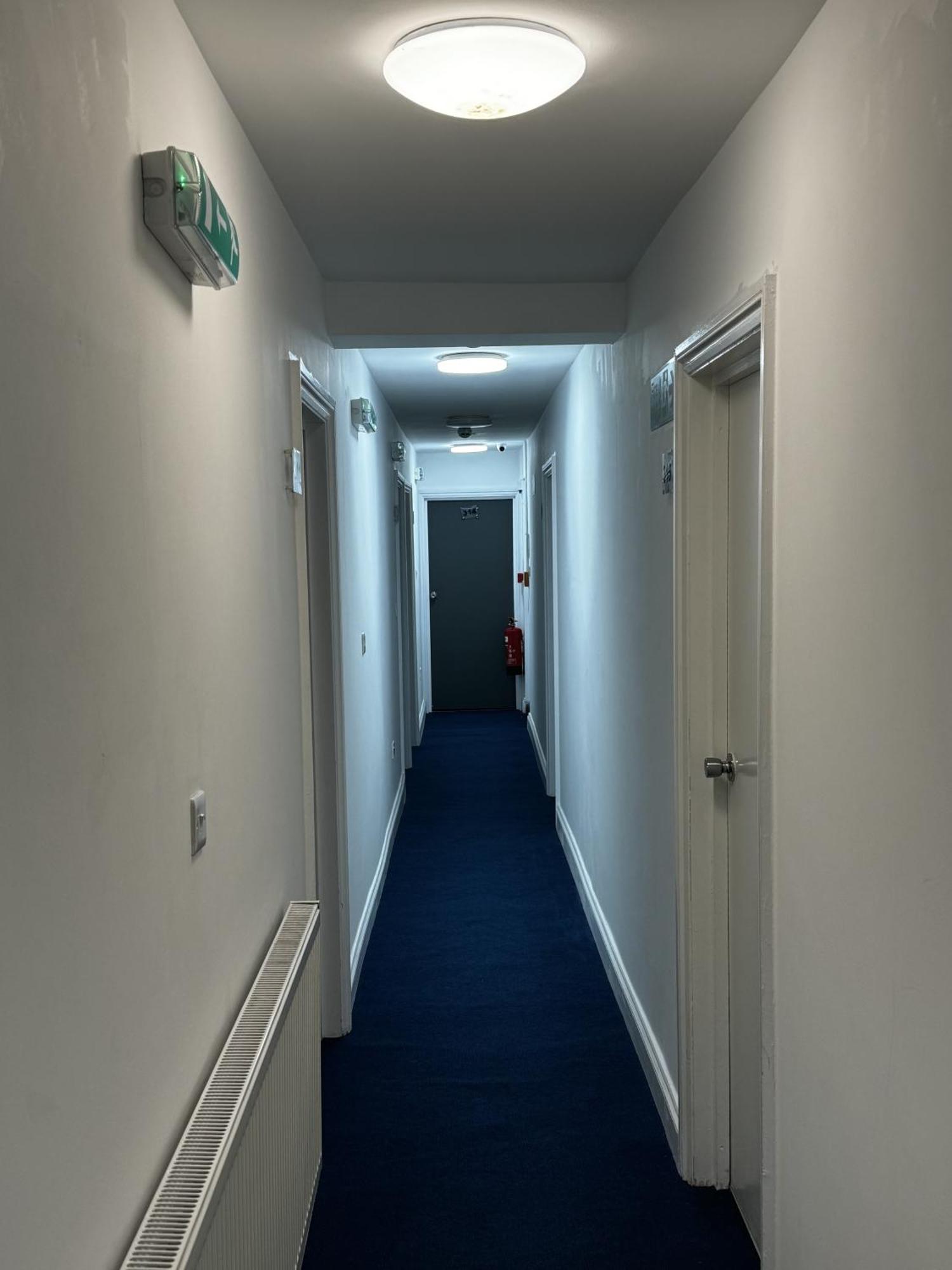 Hotel The Bank à Barking  Extérieur photo